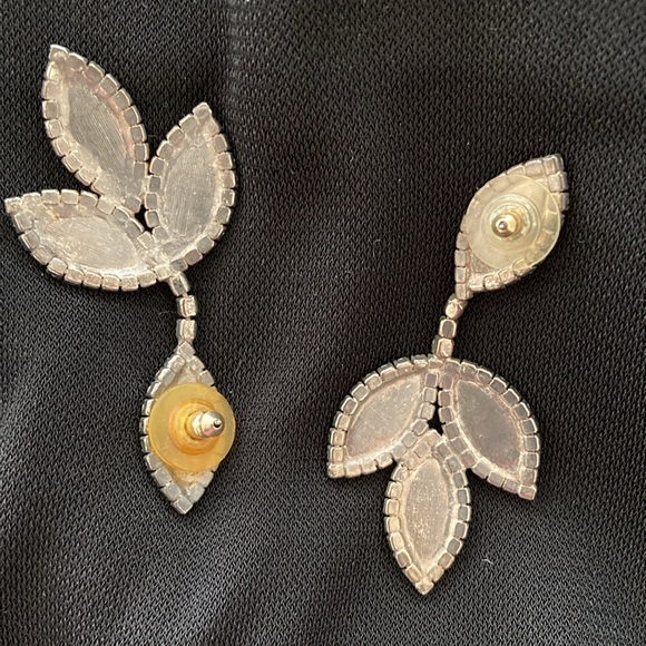 Vintage white/rhinestone necklace and pierced earrings set. Very pretty/classy. - Picture 4 of 6